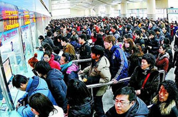 今迎2016春运退票高峰期 “捡个漏”回家过年