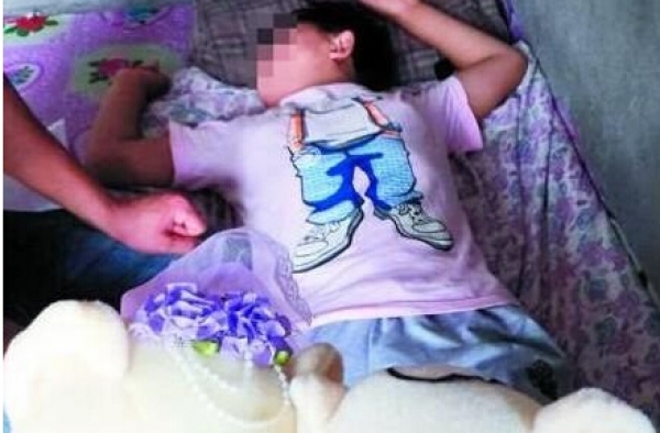 山西6岁智障女童尿裤子 被父亲一脚活活踢死