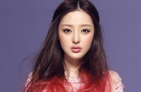 王洁曦去世了 疑似王洁曦整容前后照片却被翻出来了
