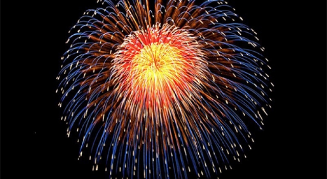 燃放烟花爆竹的危害多 很多市民都不买不放