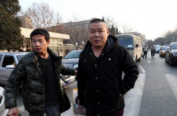 岳云鹏父亲去世仍坚持演出被骂不孝!