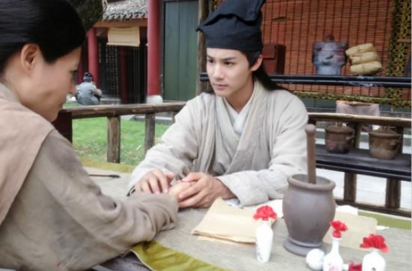 郑业成南无月是好人还是坏人?为什么要欺骗花千骨？