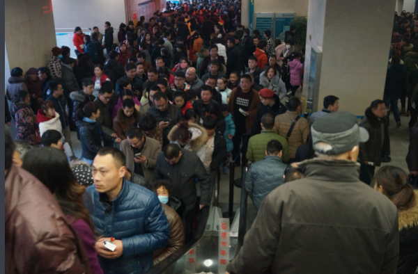 郑州医院患者井喷堪比春运！日门诊量达21600人次