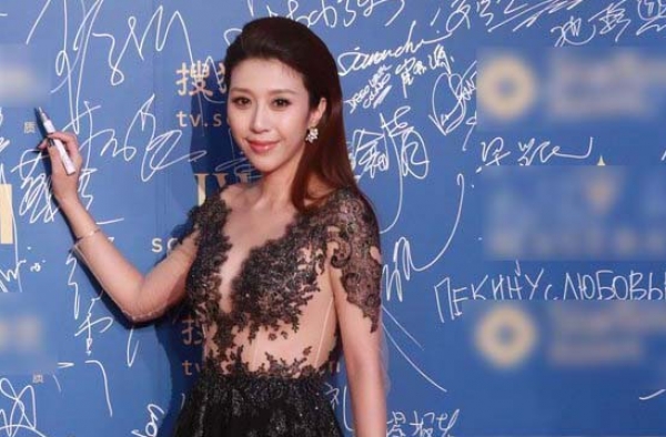 李漫荻比基尼照没有 李漫荻透视装看点更足!