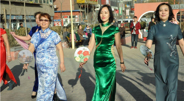 《印象》第275期:三八妇女节将至 阿姨着旗袍走秀风采翩翩