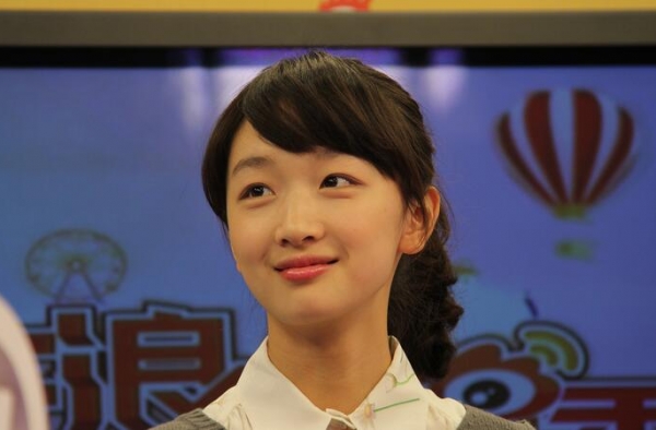 周冬雨走光底裤清晰可见 周冬雨下半身长这样