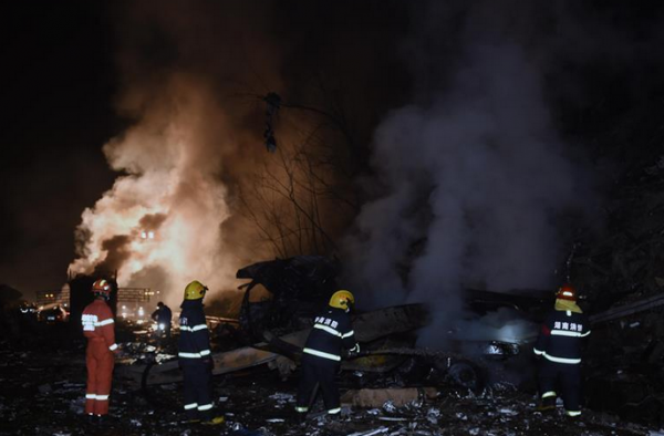 京港澳高速路发生油罐车爆炸事故 现场震感强烈已致2死2伤