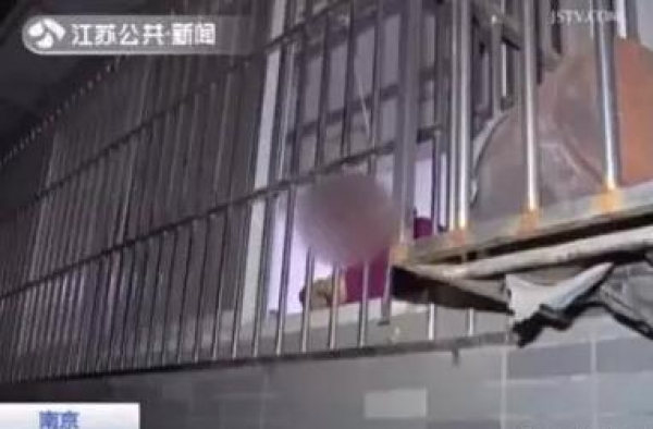 儿子接母亲接去南京尽孝 老人却悬梁自尽或因长期寂寞