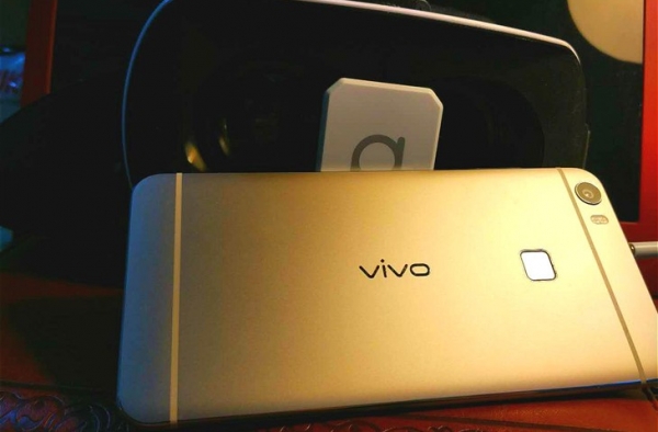 用手机来虚拟现实 vivo Xplay5与VR眼镜的组合
