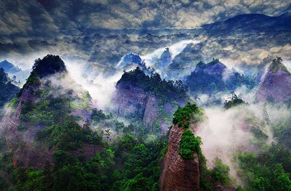 向道之境界的湘西 云雾缭绕的万佛山