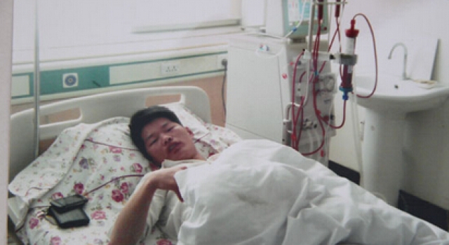 善意的谎言:男子患尿毒症14年 瞒着母亲带病工作付药费