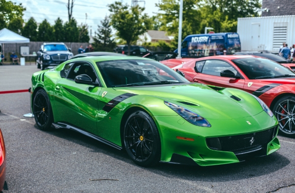 全新时尚苹果绿 法拉利F12 TDF
