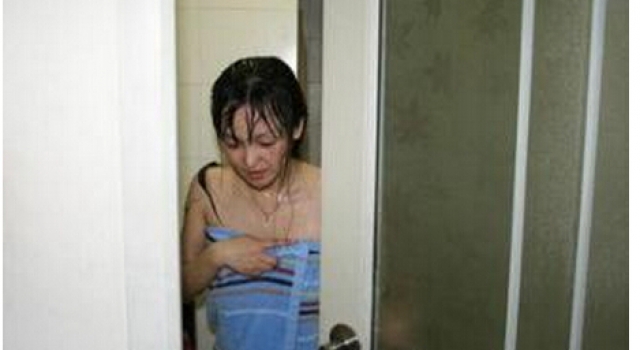 色胆包天！厨师偷拍女生洗澡 被抓后恳求留点面子