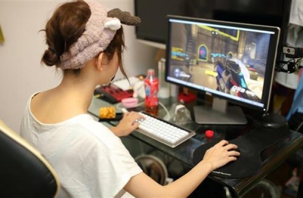 土豪小学生撩女主播:别上班我养你 做我女人做梦都笑