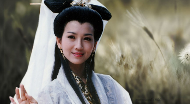 赵雅芝真人秀再演白娘子 自曝录节目压力大到哭