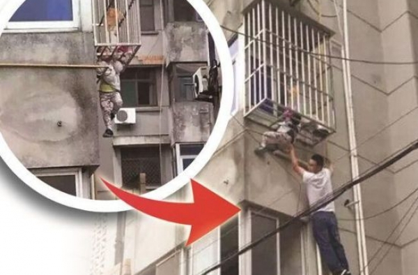4岁男童从卧室防护栏空隙掉下 男子救人后悄然离去