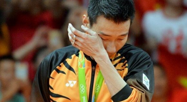 李宗伟向马来道歉 连续3届拿银牌当场泪崩