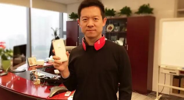 看甘薇老公贾跃亭个人资料背景 揭秘他有无红色背景