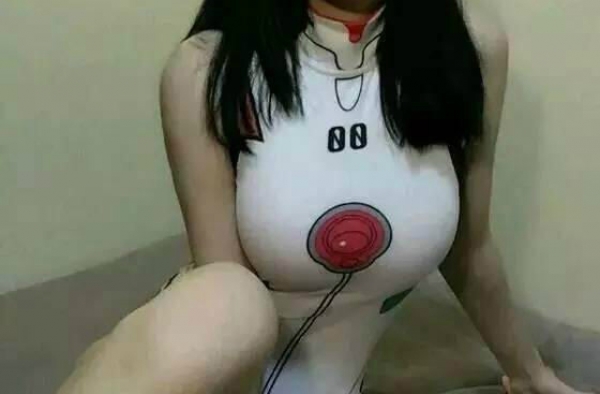 这个按钮按下去 两侧会蹦出两只球....