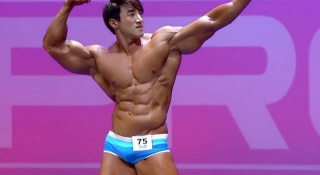 韩国健美明星男模黄哲勋 看那胸肌何止于大！