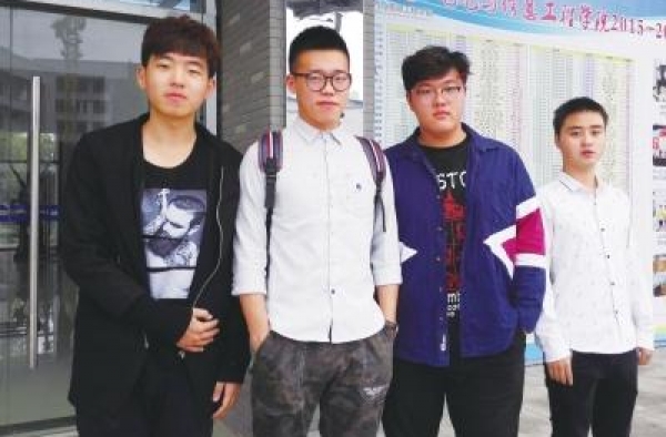 4名大学生扶老人下山 不料老爷子竟是总裁致谢学校