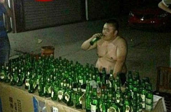 看样子 他老婆跟隔壁老王跑了