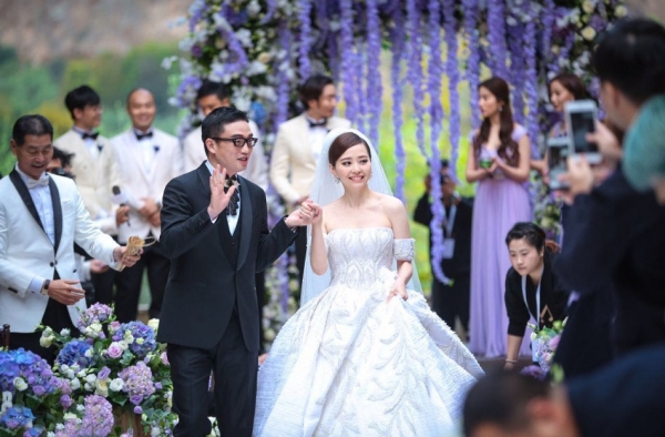 张靓颖意大利古堡低调完婚 超女十年再聚首