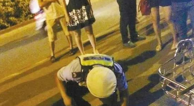 男子半夜骑小电动掉工地泥坑 早上发现时已活活冻死