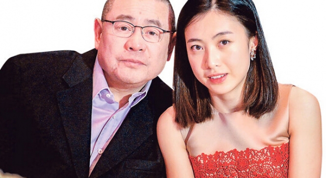 风光做刘太？ 甘比晒婚鞋水晶钻闪瞎眼