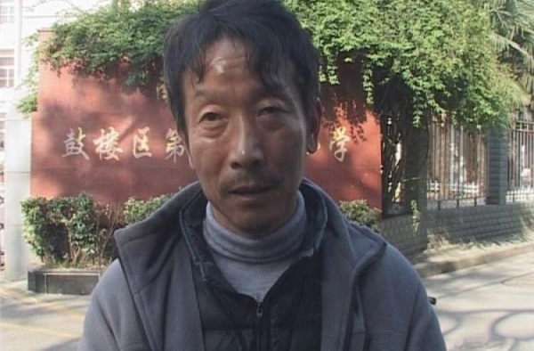 捡钱不还正常吗? 南京一男子捡400元拒还称完全正常