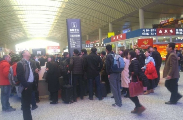 高铁跳站30乘客被甩没车坐 实际停靠点产生错位