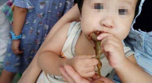 2岁女童眼睛会发光是眼癌 你的眼睛在暗处反光了吗