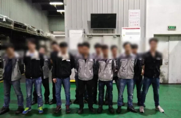员工因拒绝加班被集体罚站 有人当场晕倒不让回家
