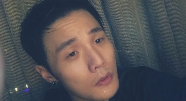 李荣浩自拍证明眼睛大 结果却是惊悚的
