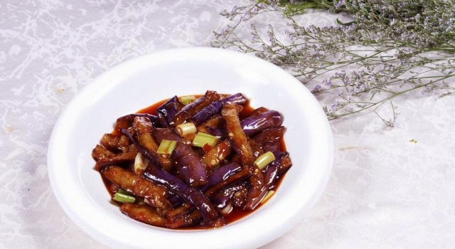 茄子加它一起炒 酱香味浓好吃到爆，而且不油腻不发黑