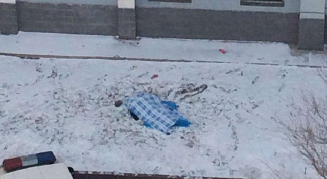 女子亲眼目睹自家女佣自杀 淡定拍照摄影发社交网站