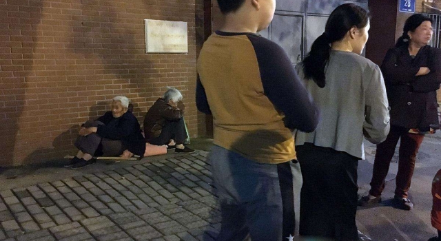 九旬老人流落街头不愿回家 养育一儿四女无人管问
