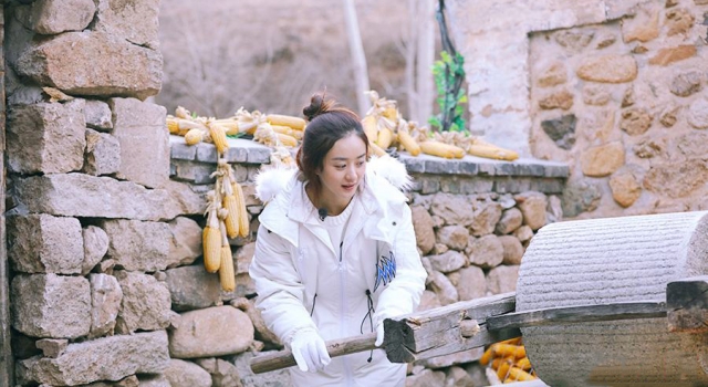 赵丽颖不想干活 耿直girl神逻辑挑衅节目组