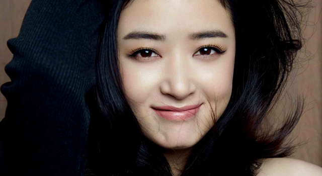 蒋欣斥群演曝照其受伤 妈妈担心彻夜未眠一早到现场