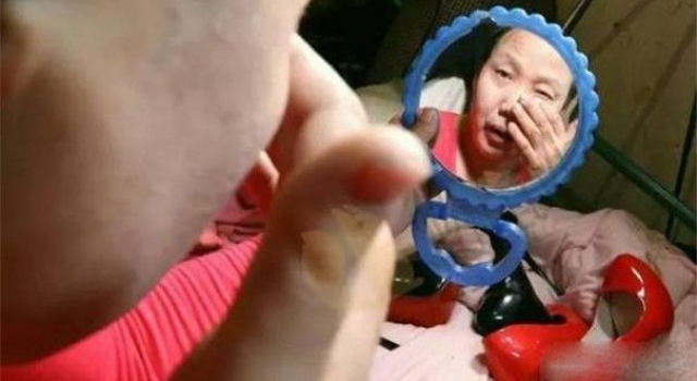 46岁男子每月都来“大姨妈”？探秘男子别样的双性人生