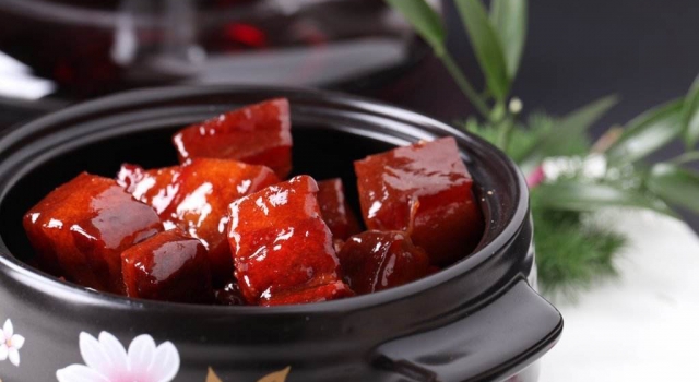 老妈的红烧肉颜色特漂亮 原来是偷偷加了这个