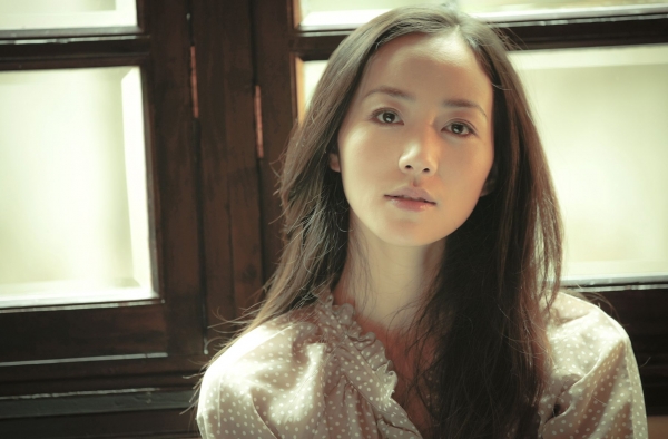 韩雪携女儿亮相机场 韩雪已经结婚了吗