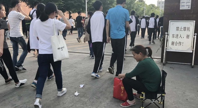毛坦厂复读需先交4.8万 民办中学补习费随意交？