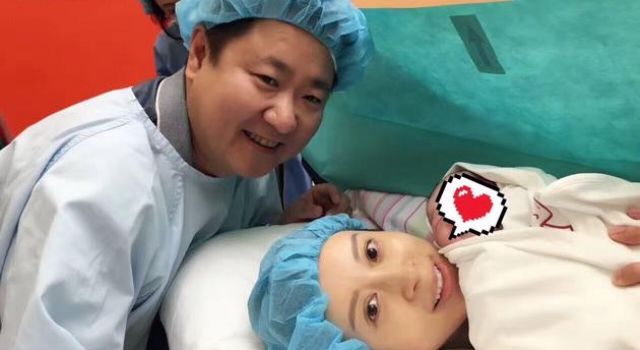 42岁金巧巧二胎得子 儿女双全产房晒照美翻了