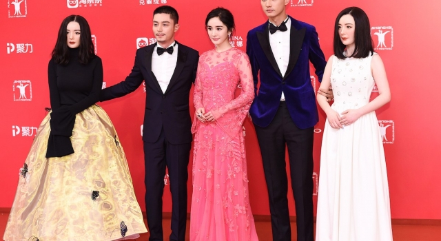 逆时营救主演亮相上海电影节 三个杨幂现身惊坏主持人