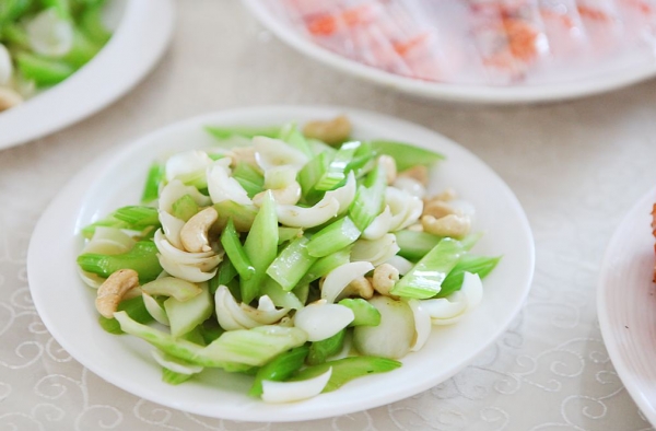 久坐族应该吃这道菜排排毒 更重要的是好吃还养颜