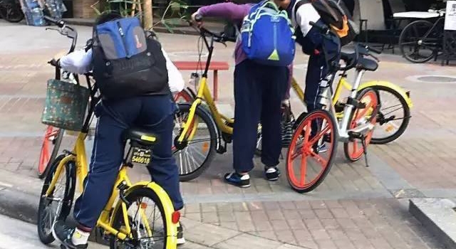 8岁男童骑车摔肝破裂 这黑锅共享单车该不该背？