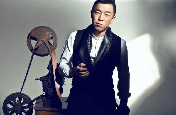 黄渤上影节封帝转行做导演 张艺兴孙红雷齐祝贺