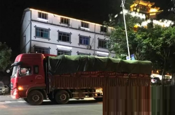 男子约顺风车约到大货车 网友：软卧+老司机 简直超值