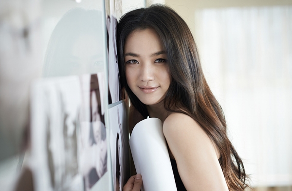 网友巴黎偶遇汤唯 从色戒被禁到文艺女神的完美逆袭